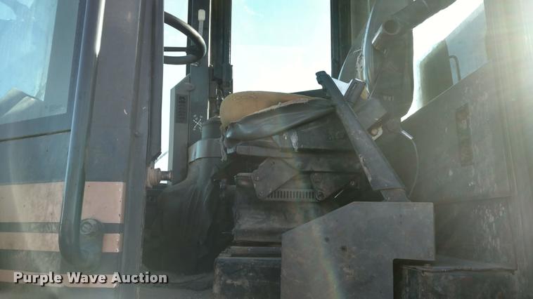 image for item DB0784 1999 Case 621B wheel loader