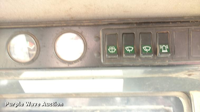 image for item DB0784 1999 Case 621B wheel loader