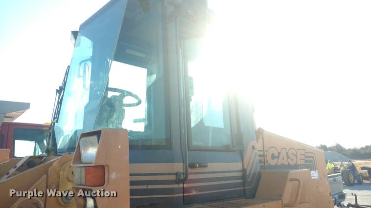 image for item DB0784 1999 Case 621B wheel loader