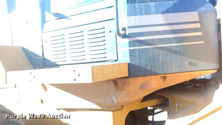 image for item DB0784 1999 Case 621B wheel loader