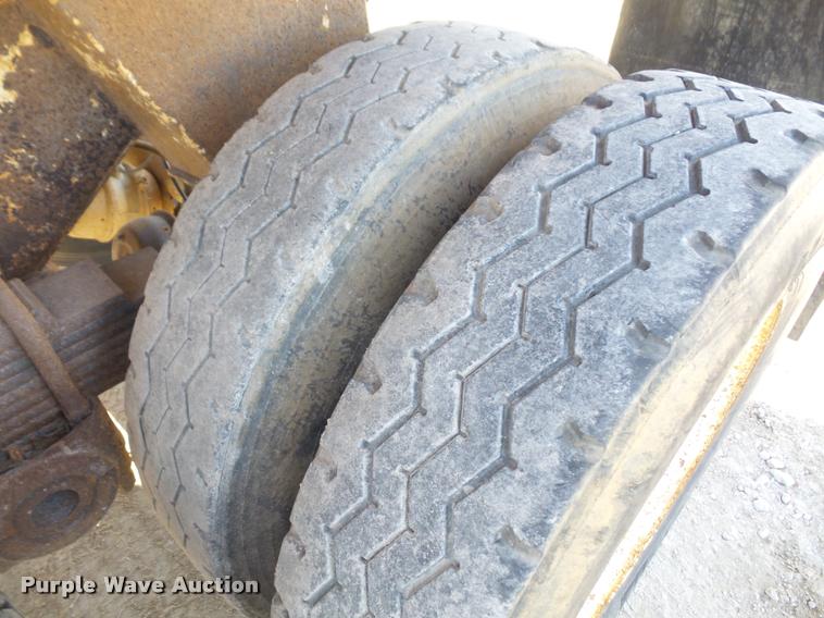 image for item DB2772 1996 Reliance barrel end dump trailer