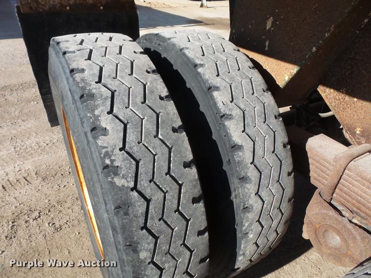 image for item DB2772 1996 Reliance barrel end dump trailer