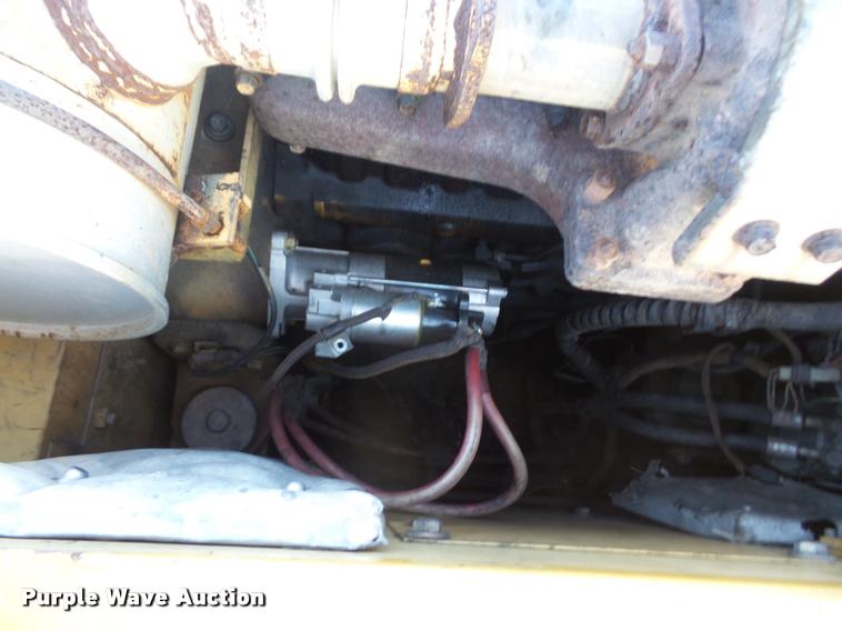 image for item DB2775 2000 Caterpillar 318B L excavator