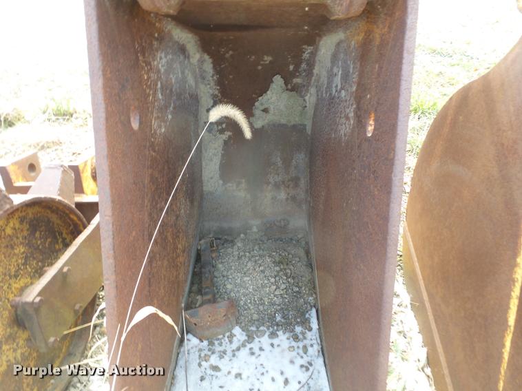 image for item DB2826 Excavator bucket