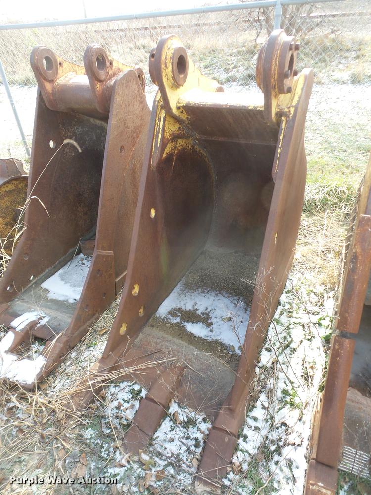 image for item DB2827 Excavator bucket