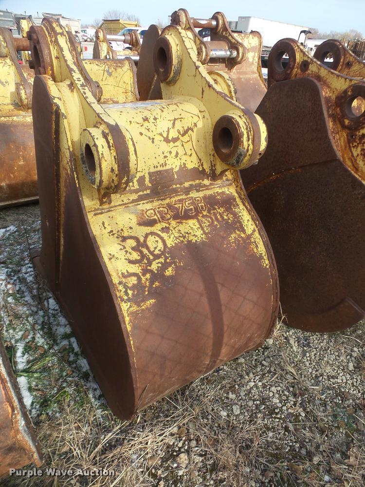 image for item DB2827 Excavator bucket