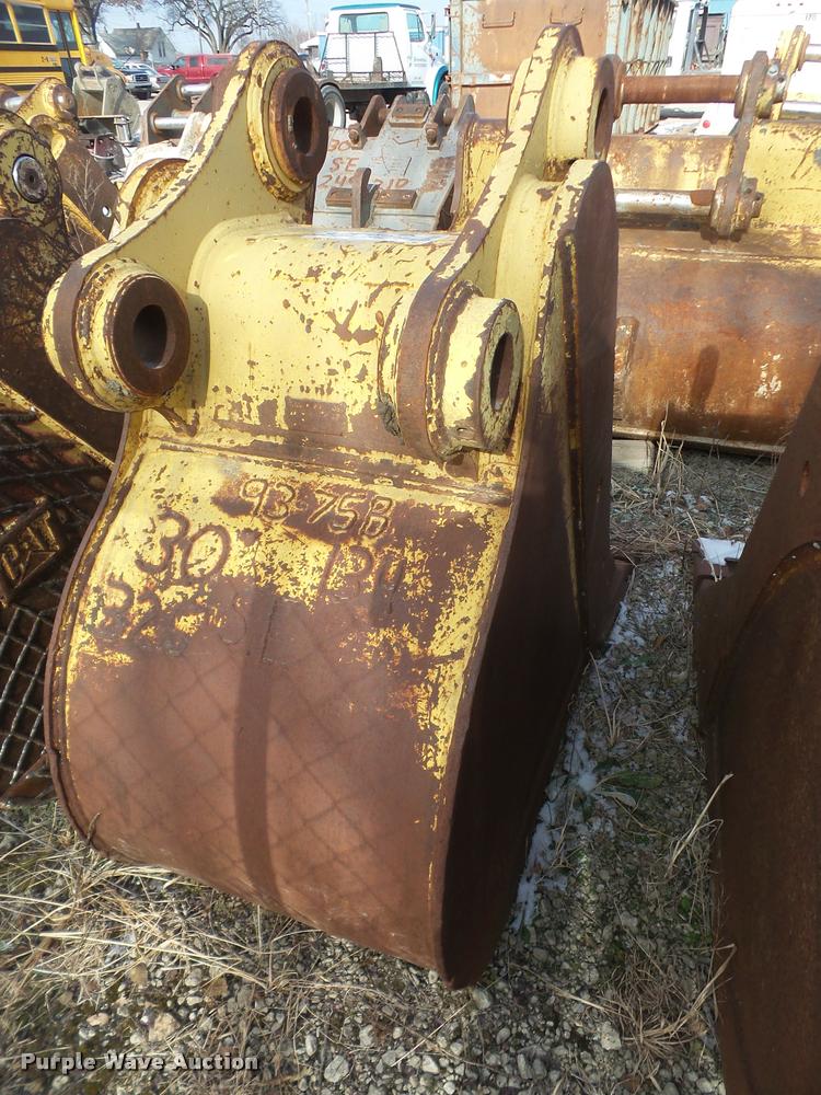 image for item DB2827 Excavator bucket