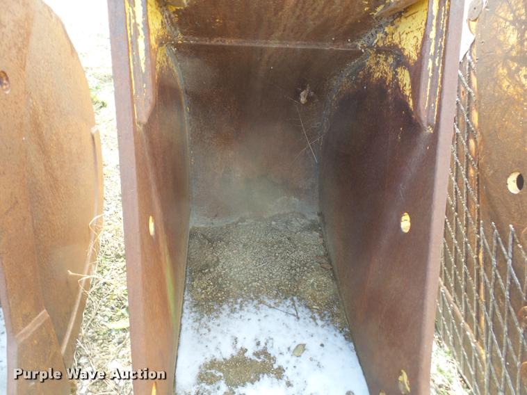 image for item DB2827 Excavator bucket