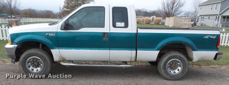 image for item DB2829 2004 Ford F250 Super Duty SuperCab pickup truck