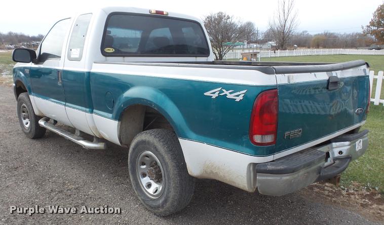 image for item DB2829 2004 Ford F250 Super Duty SuperCab pickup truck
