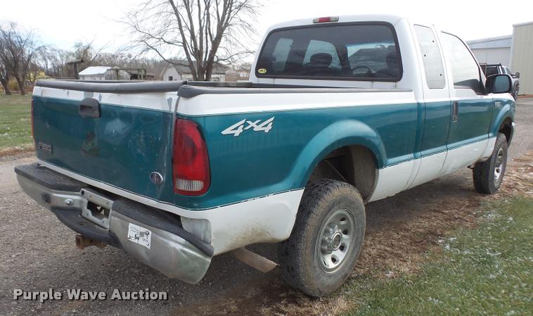 image for item DB2829 2004 Ford F250 Super Duty SuperCab pickup truck