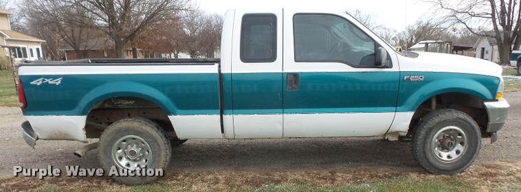 image for item DB2829 2004 Ford F250 Super Duty SuperCab pickup truck