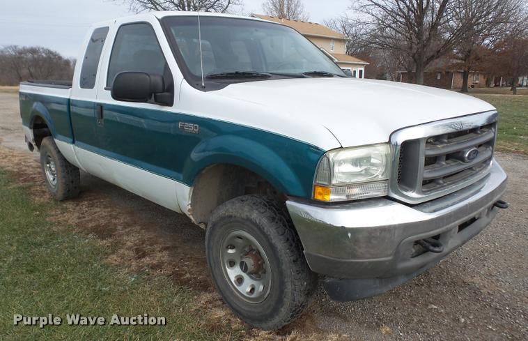 image for item DB2829 2004 Ford F250 Super Duty SuperCab pickup truck