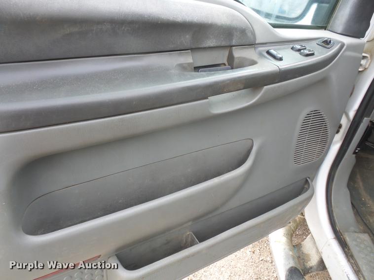 image for item DB2829 2004 Ford F250 Super Duty SuperCab pickup truck