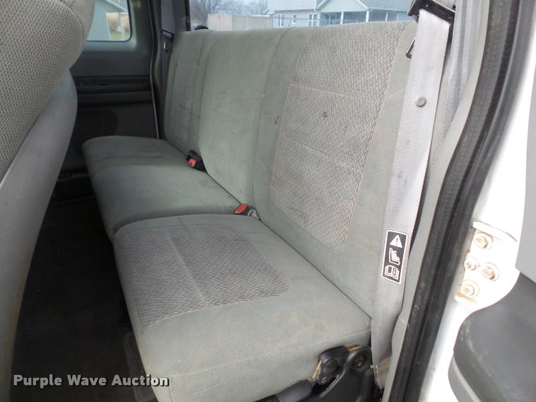 image for item DB2829 2004 Ford F250 Super Duty SuperCab pickup truck