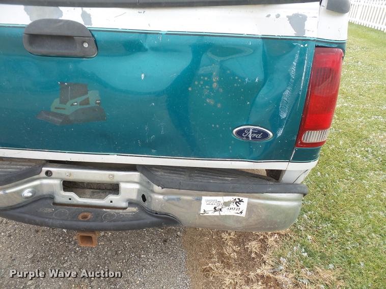 image for item DB2829 2004 Ford F250 Super Duty SuperCab pickup truck