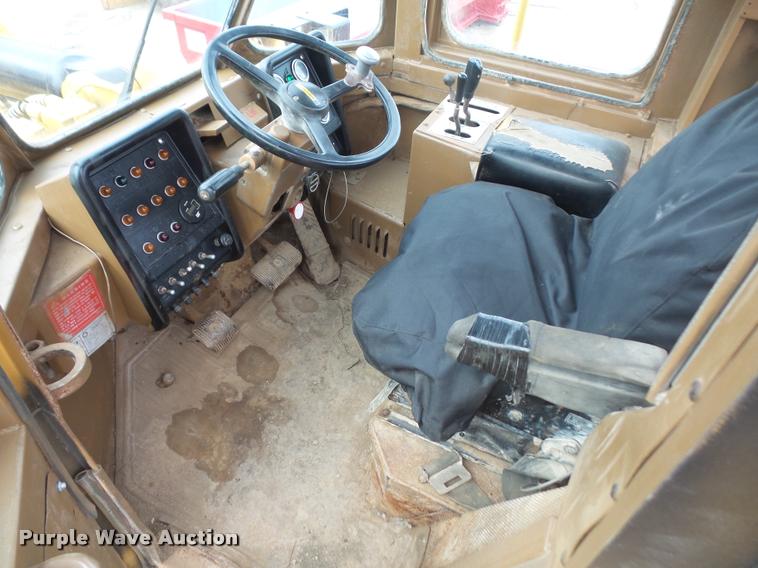 image for item DB2830 1982 Caterpillar 988B wheel loader