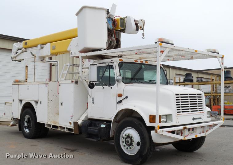 image for item DB4626 1993 International 4900 bucket truck