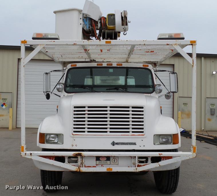 image for item DB4626 1993 International 4900 bucket truck