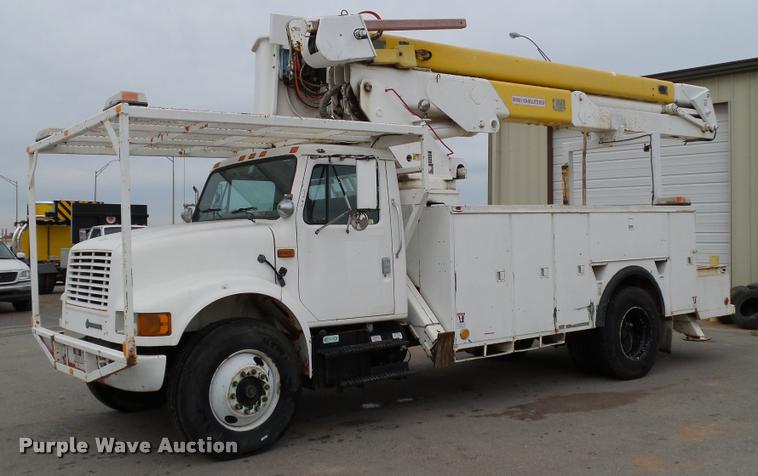 image for item DB4626 1993 International 4900 bucket truck