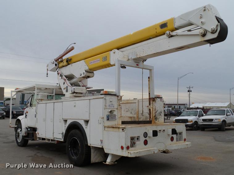 image for item DB4626 1993 International 4900 bucket truck