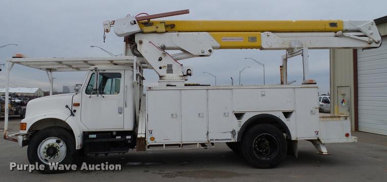 image for item DB4626 1993 International 4900 bucket truck