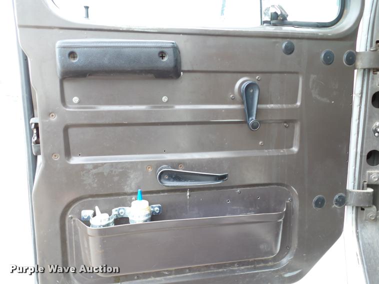 image for item DB4626 1993 International 4900 bucket truck