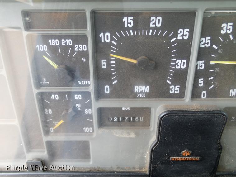 image for item DB4626 1993 International 4900 bucket truck