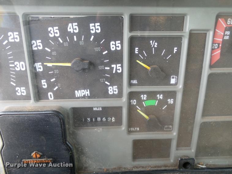 image for item DB4626 1993 International 4900 bucket truck