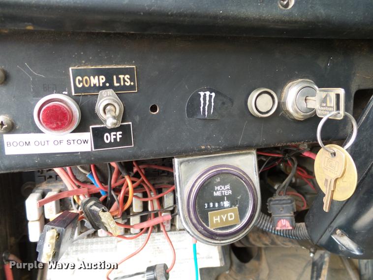 image for item DB4626 1993 International 4900 bucket truck