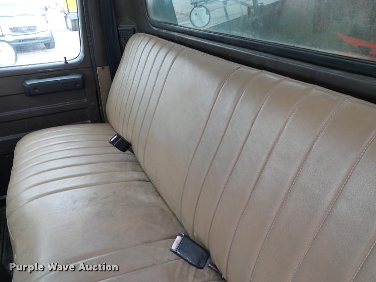 image for item DB4626 1993 International 4900 bucket truck