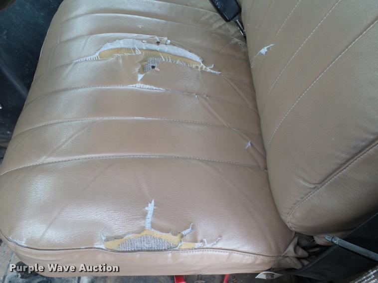 image for item DB4626 1993 International 4900 bucket truck