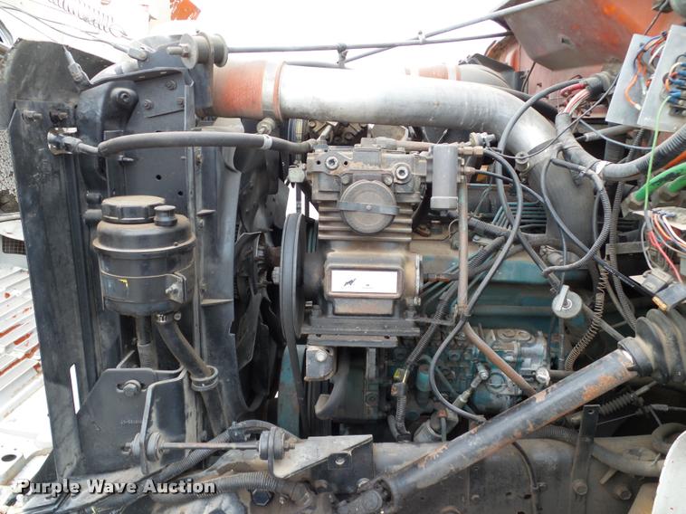 image for item DB4626 1993 International 4900 bucket truck