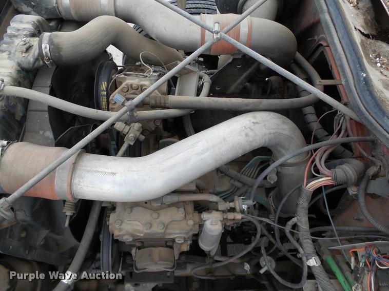 image for item DB4626 1993 International 4900 bucket truck