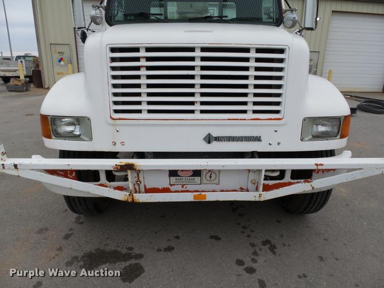 image for item DB4626 1993 International 4900 bucket truck