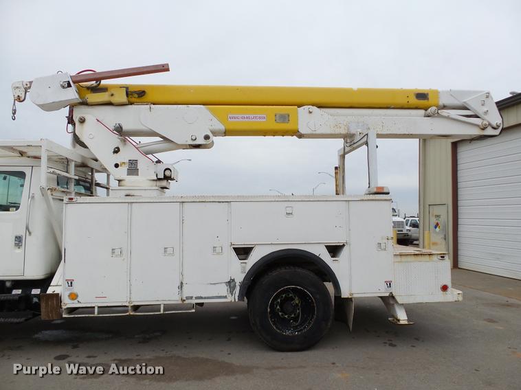 image for item DB4626 1993 International 4900 bucket truck