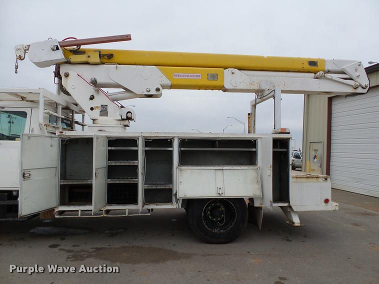 image for item DB4626 1993 International 4900 bucket truck