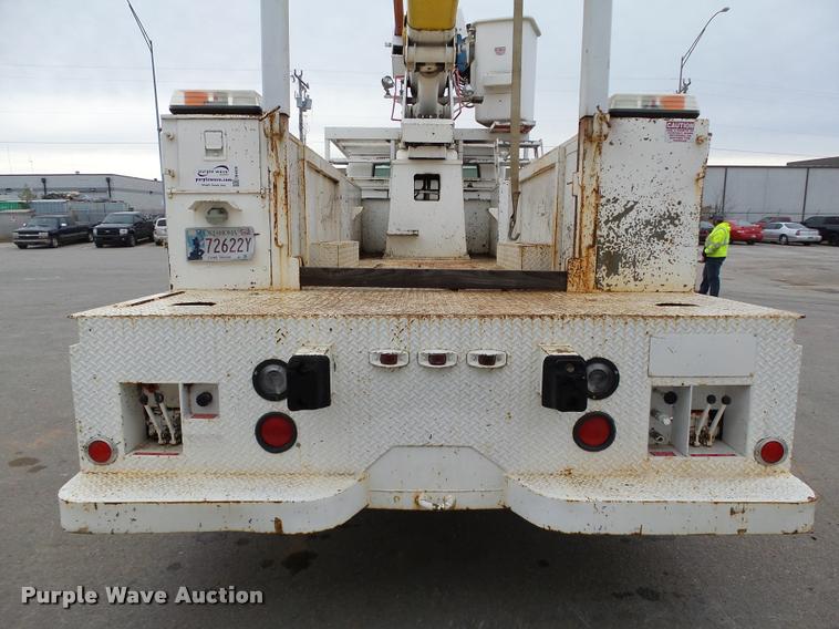 image for item DB4626 1993 International 4900 bucket truck