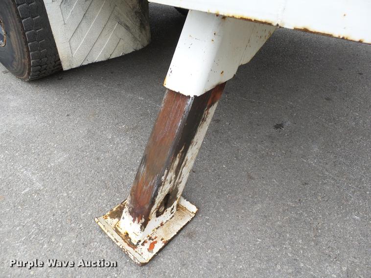 image for item DB4626 1993 International 4900 bucket truck