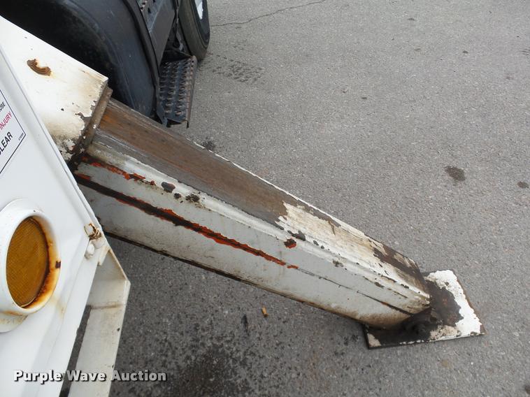 image for item DB4626 1993 International 4900 bucket truck