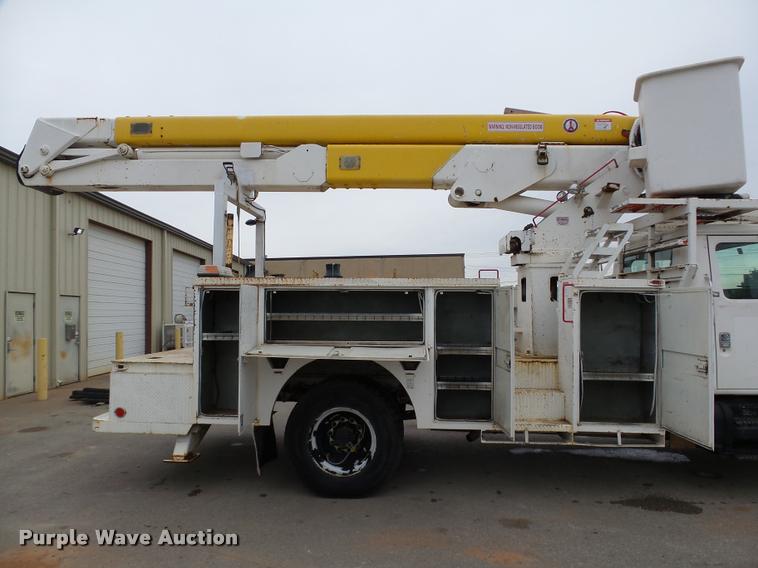image for item DB4626 1993 International 4900 bucket truck