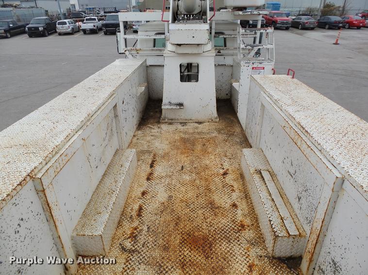 image for item DB4626 1993 International 4900 bucket truck