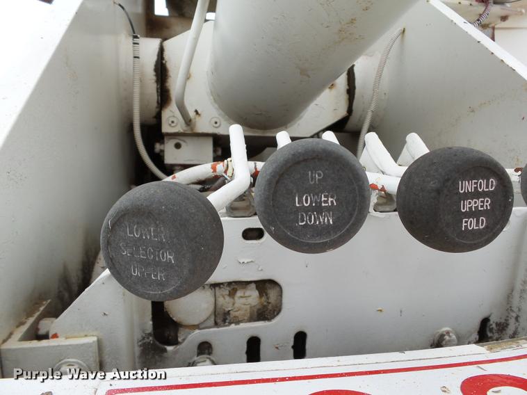 image for item DB4626 1993 International 4900 bucket truck