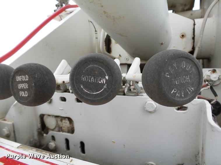 image for item DB4626 1993 International 4900 bucket truck