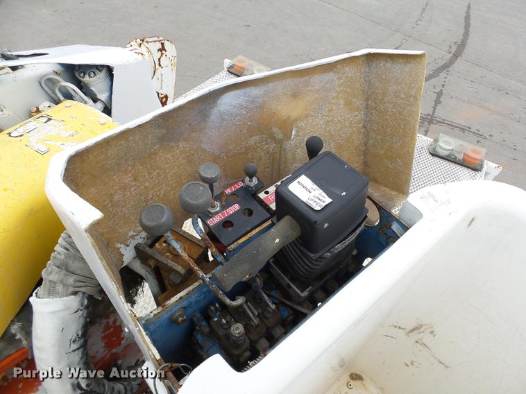 image for item DB4626 1993 International 4900 bucket truck