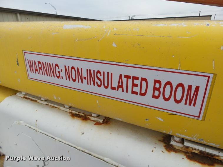 image for item DB4626 1993 International 4900 bucket truck