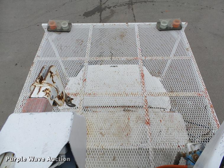 image for item DB4626 1993 International 4900 bucket truck