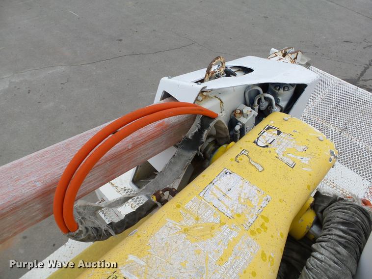 image for item DB4626 1993 International 4900 bucket truck