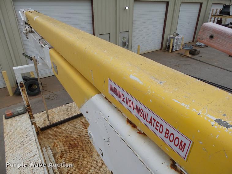 image for item DB4626 1993 International 4900 bucket truck