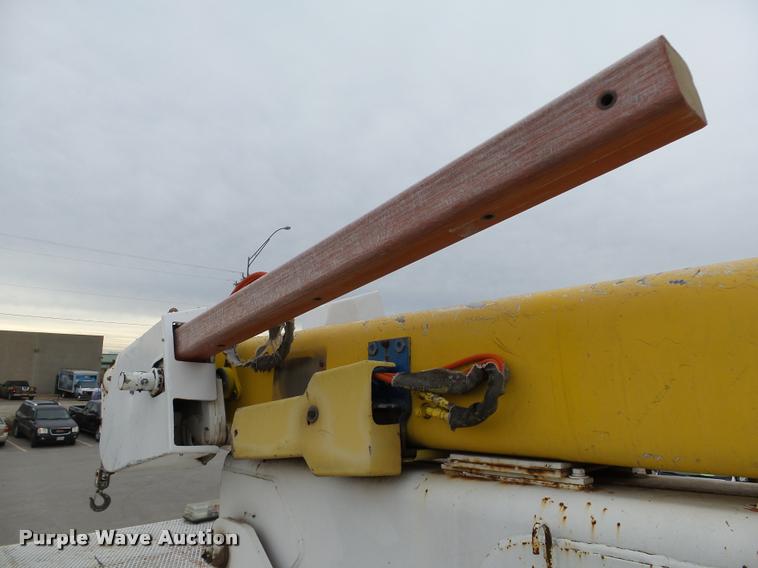 image for item DB4626 1993 International 4900 bucket truck